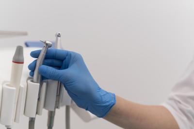 Видалення Верхнього Зуба - Івано-Франківськ | Ali’s Premium